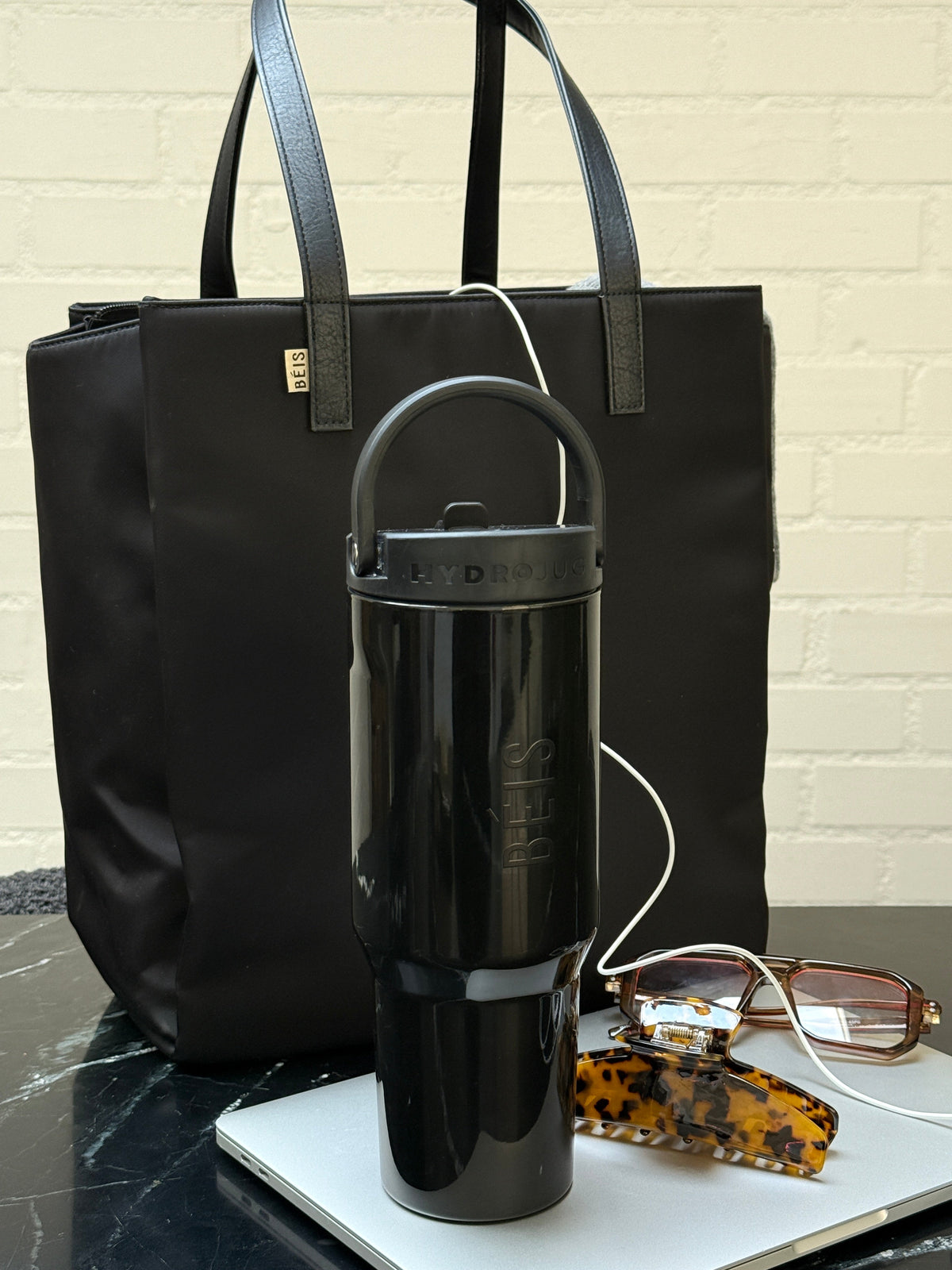 The BÉIS x Hydrojug Travel Water Bottle in Black