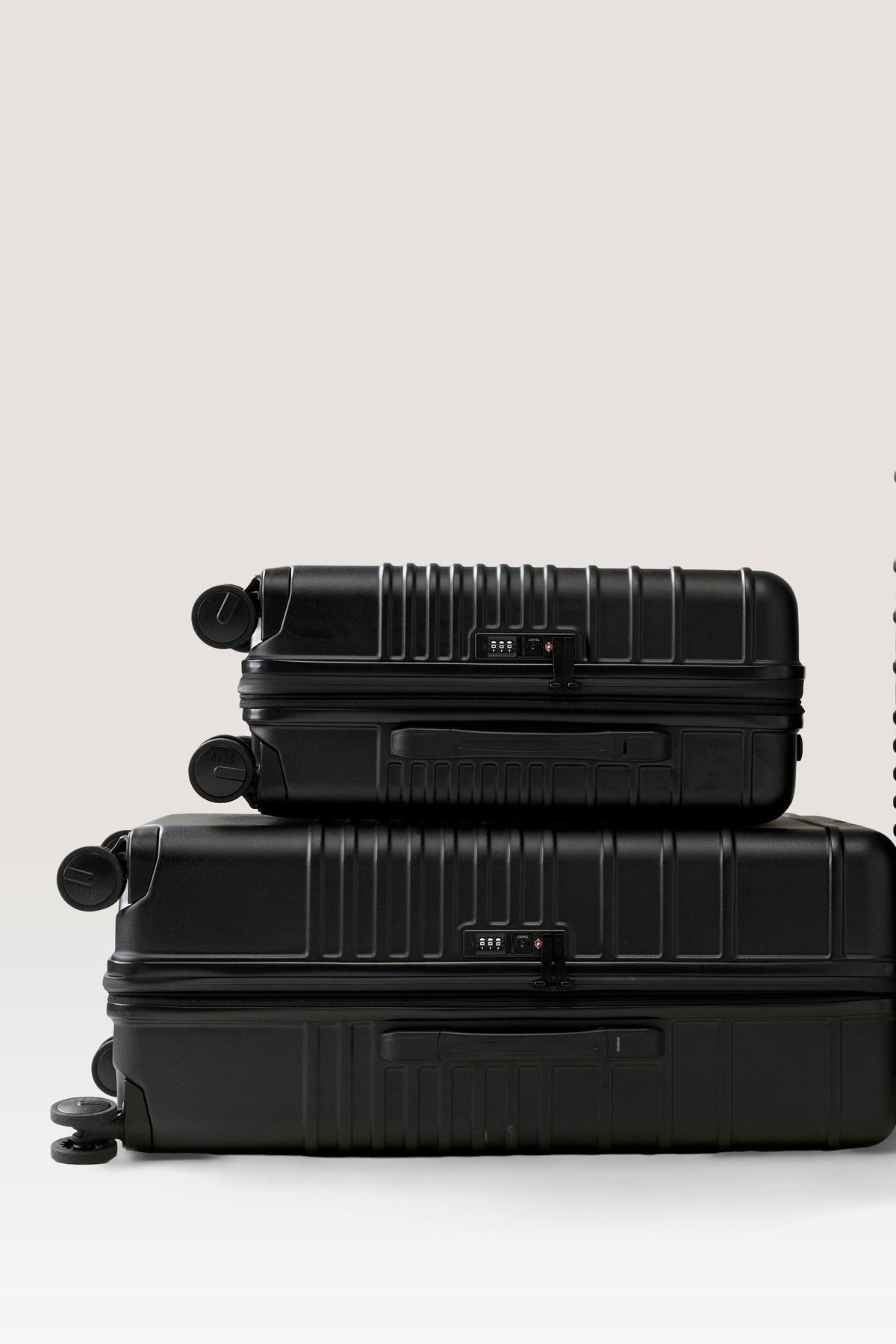 The Medium Luggage Starter Set